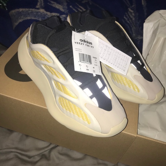 Yeezy 700 v3 safflower size 7 - Picture 2 of 5